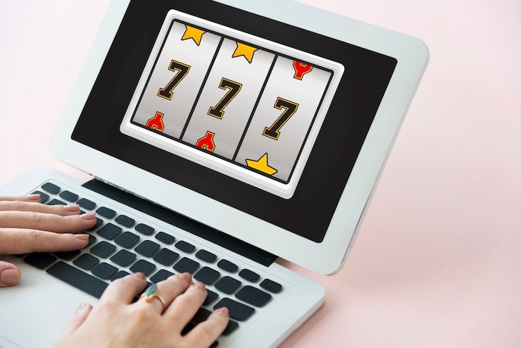 Live AduQ table with seven players and dealer camera feed